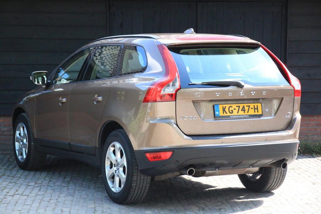 Volvo XC60 3.0 T6 AWD Momentum Panorama,Elek-dak/Xenon/Leer/, Auto's, Volvo, Automaat, Euro 5, Gebruikt, 2953 cc