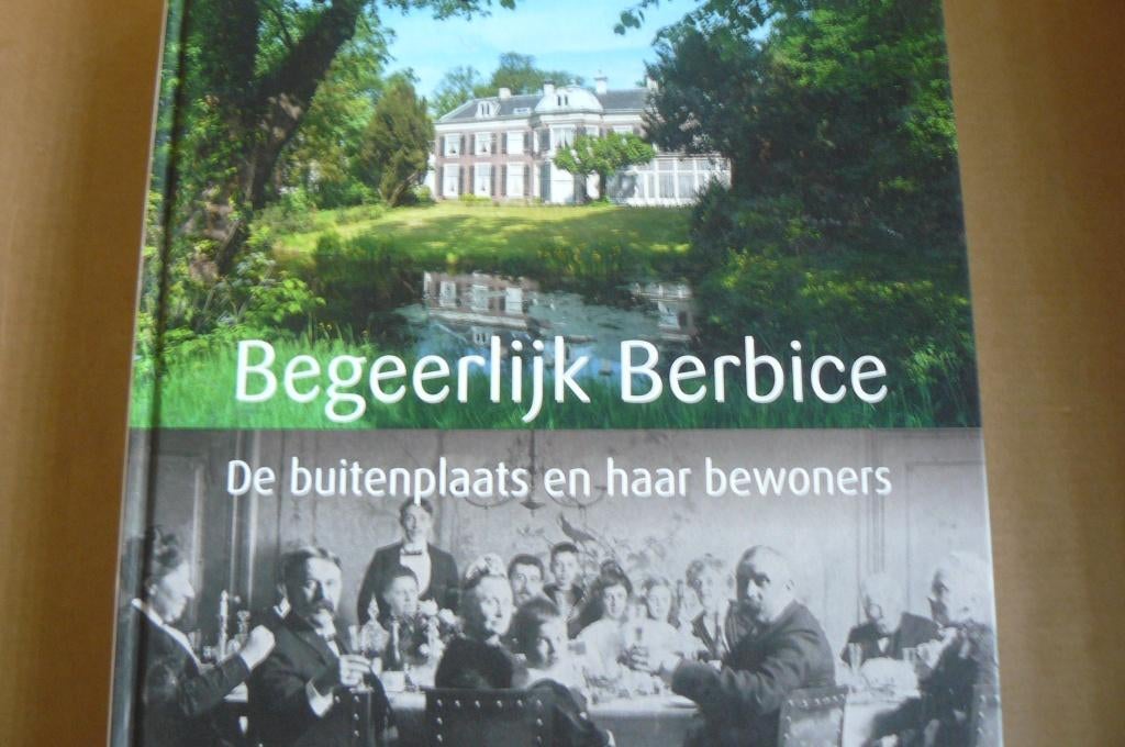 VOORSCHOTEN / BEGEERLIJK BERBICE / buitenplaats en bewoners, Ophalen of Verzenden, Zo goed als nieuw