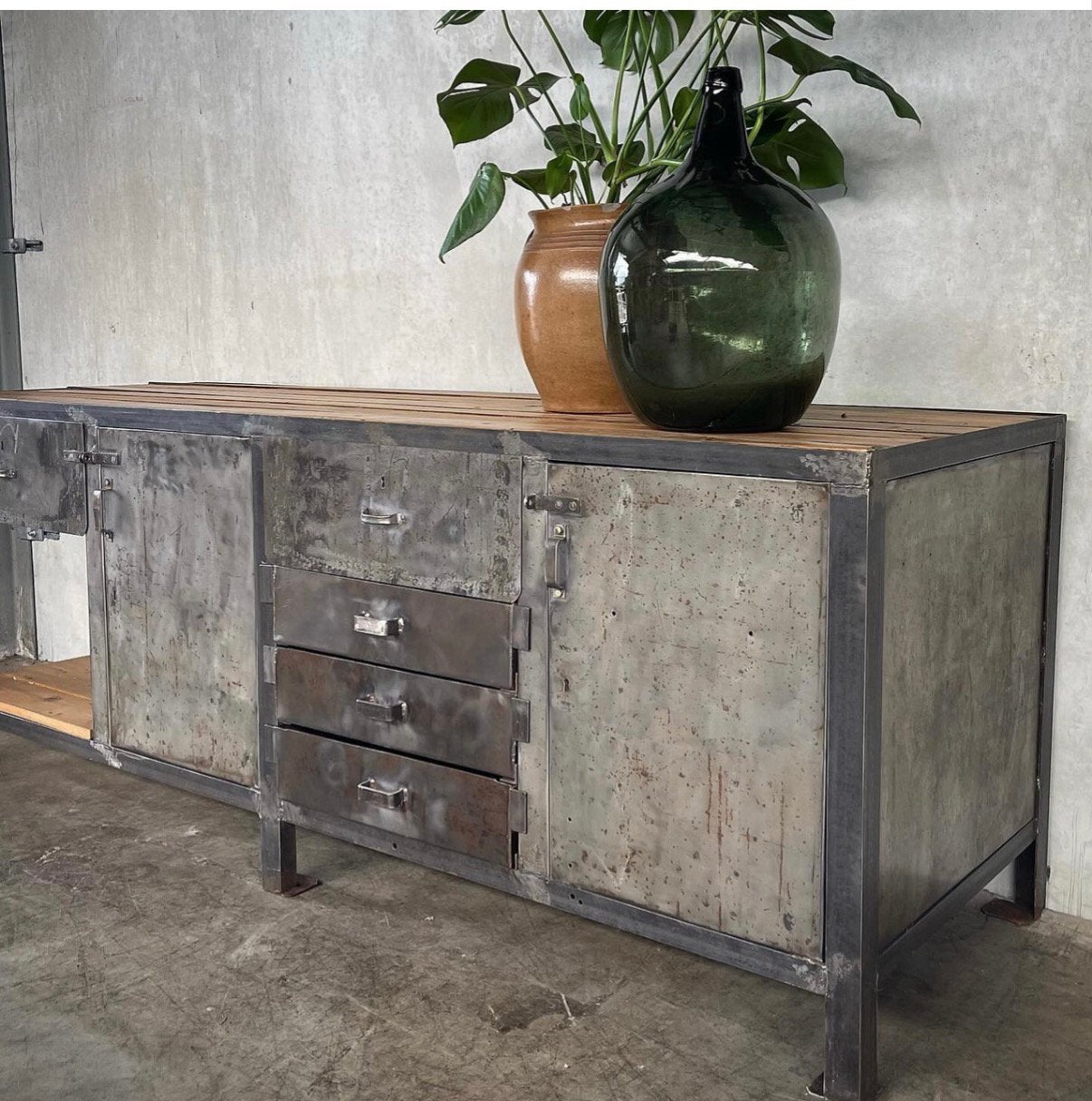 Oude industriële werkbank, vintage dressoir, toonbank,, Ophalen