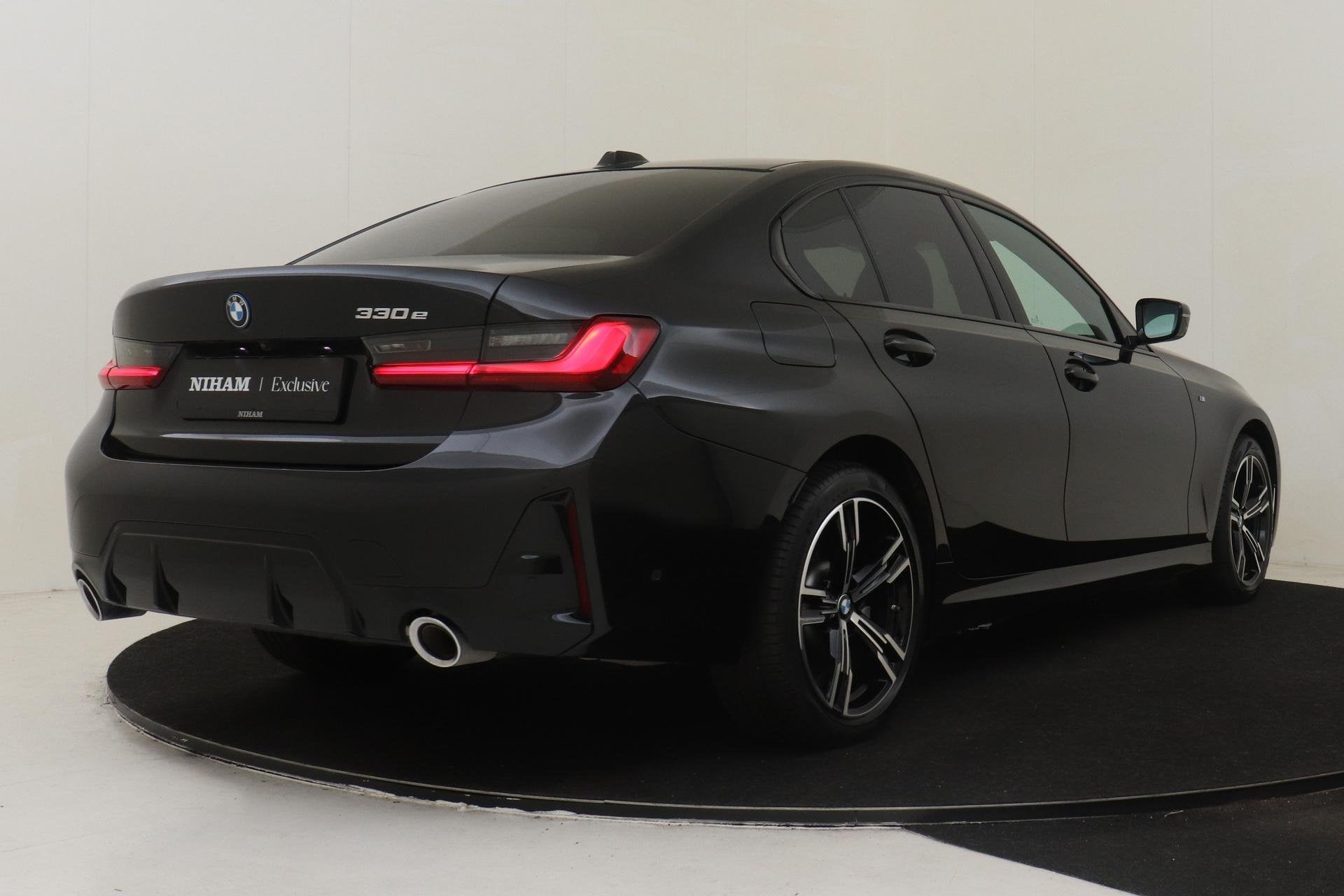 BMW 3-SERIE 330E M SPORT EDITION -INNOVATION|COMFORT|ADAP.LE, Auto's, Automaat, Achterwielaandrijving, Gebruikt, 4 cilinders