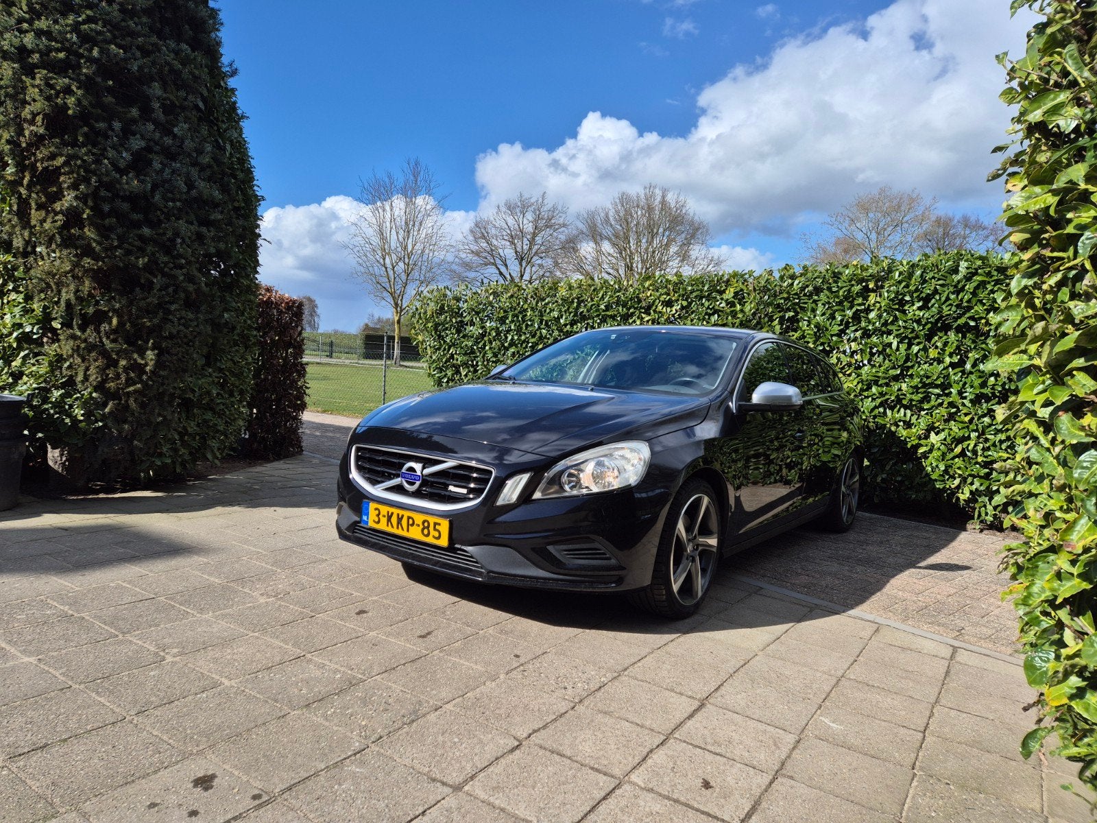Volvo V60 T3 R Design 150pk Powershift 2013 Zwart, 1596 cc, 4 cilinders, 149 pk, Onderhoudsboekje