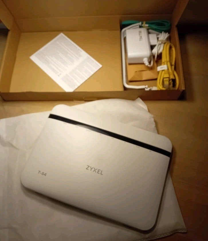 ZYXEL T-54 Modem Router - NIEUW IN DOOS., Computers en Software, Routers en Modems, Ophalen of Verzenden, Nieuw