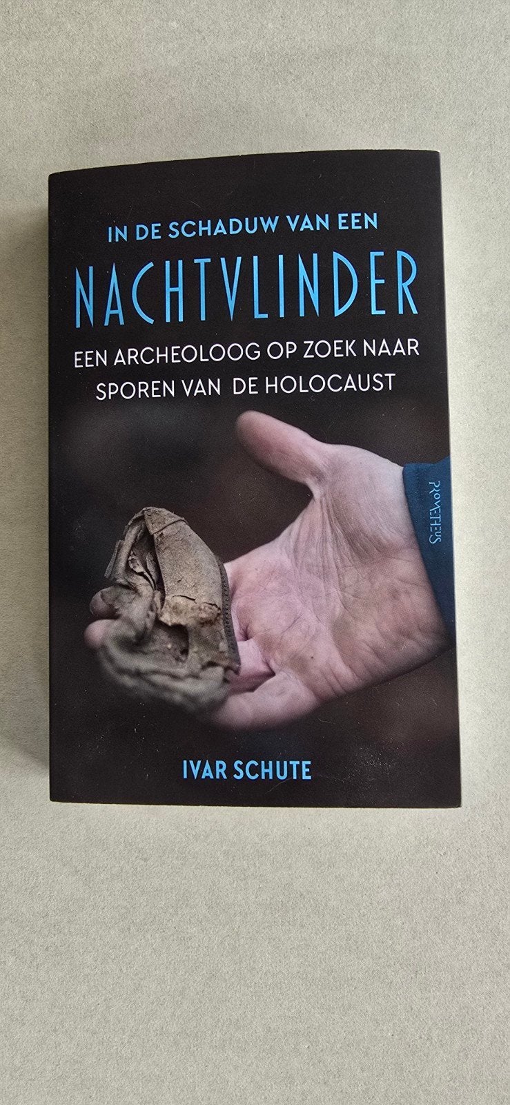 In de schaduw van een nachtvlinder - Ivar Schute, Tweede Wereldoorlog, Ivar Schute, Ophalen of Verzenden, Zo goed als nieuw