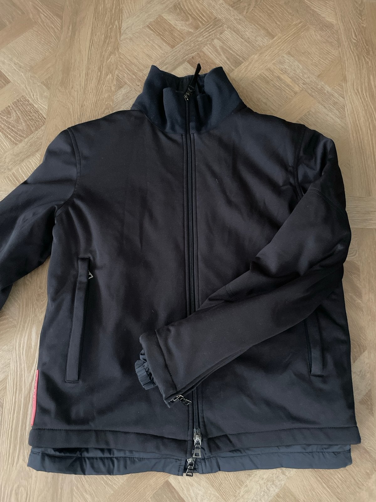 Prada Zwart Winterjack Maat 48 - Z.G.A.N. Origineel, Verzenden, Zo goed als nieuw, Maat 48/50 (M), Zwart