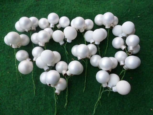 89 witte glimmende glas kerstballen 25 mm op stok 12 cm, Diversen, Ophalen of Verzenden, Nieuw