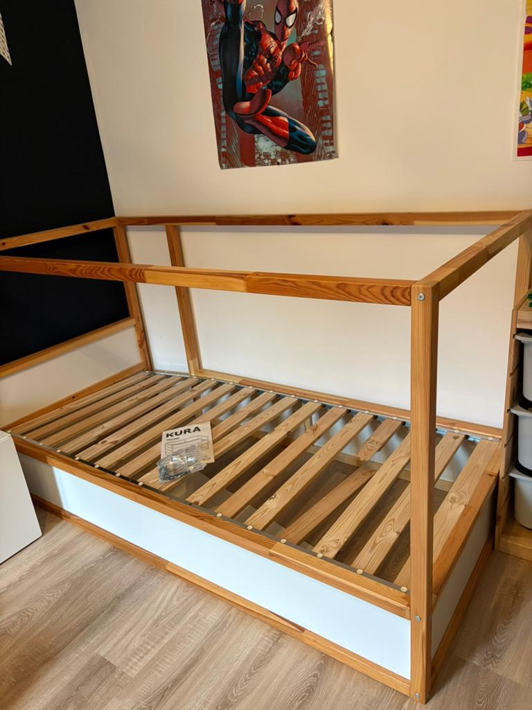 IKEA kinderbed Kura, Kinderen en Baby's, Kinderkamer | Stapelbedden en Hoogslapers, Ophalen, Zo goed als nieuw, Halfhoogslaper