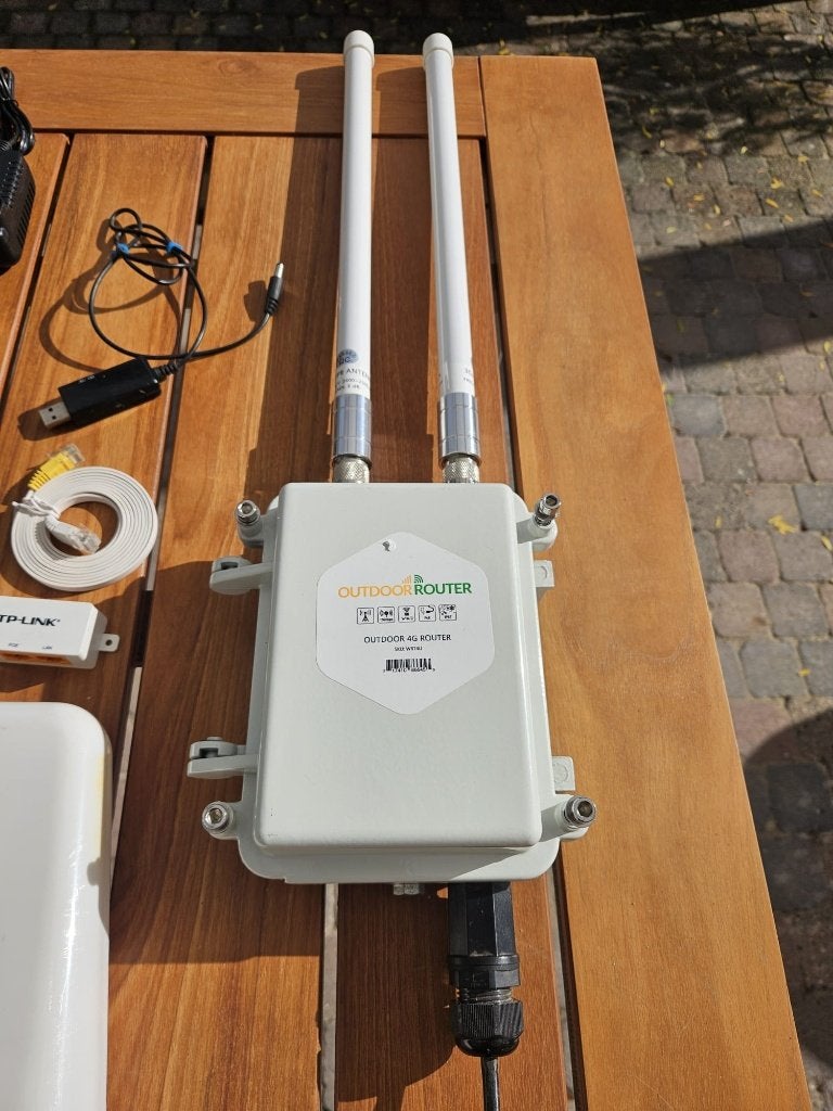 Robuuste 4G Outdoor Router – 12V/230V – voor off-grid camper, Ophalen of Verzenden, Gebruikt