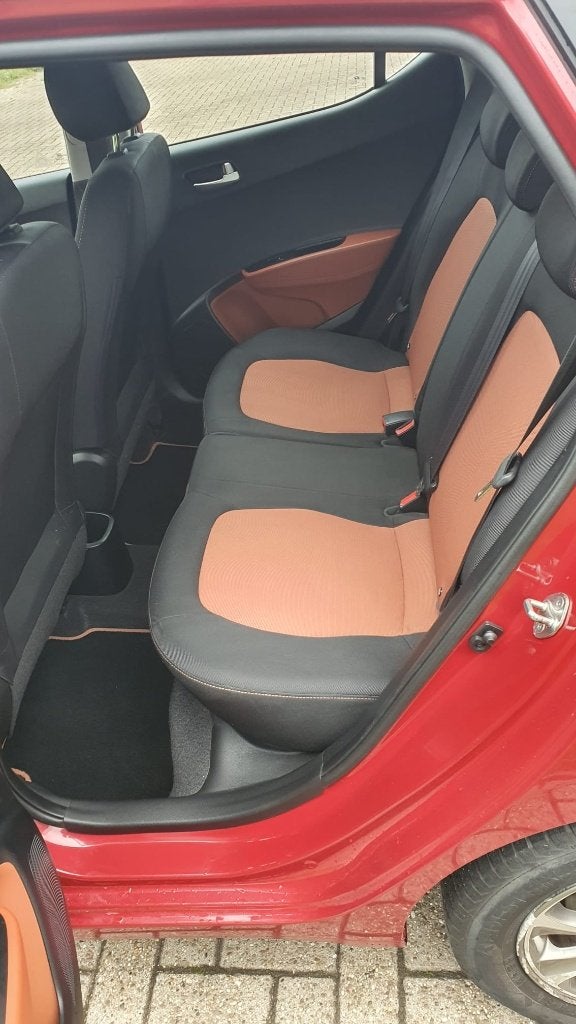 Foto 13 van Hyundai i10 1.0 5 DRS AUT 2014 Rood