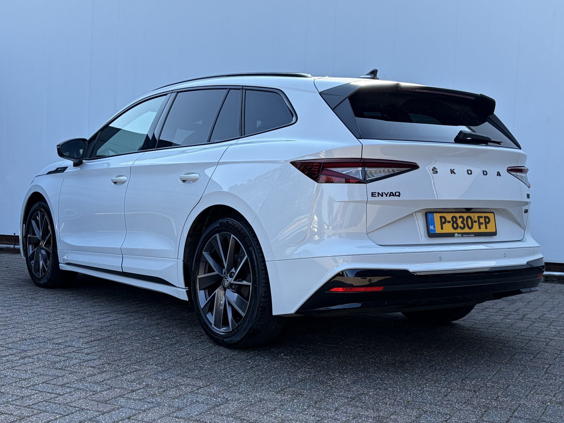 Skoda Enyaq iV SOH 92%60 Sportline Pano Camera Carplay Led S, Auto's, Automaat, Achterwielaandrijving, Gebruikt, 110 €/maand