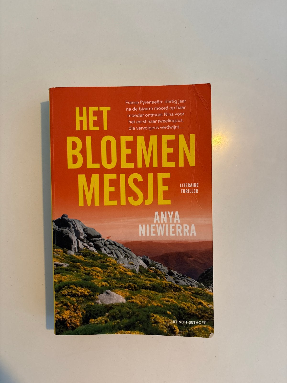 Het Bloemenmeisje - Anya Niewierra (Literaire Thriller), Boeken, Ophalen, Zo goed als nieuw