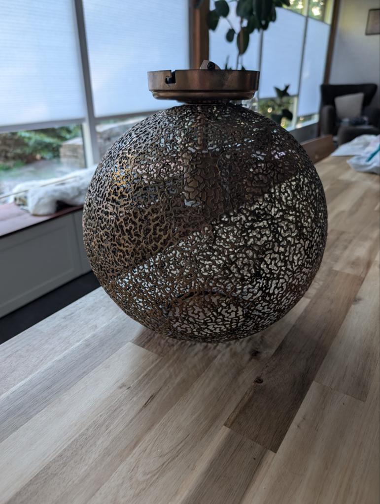 Metalen hanglamp met opengewerkt patroon, Ophalen, Gebruikt, Modern, Sfeervol, Decoratief, Metaal