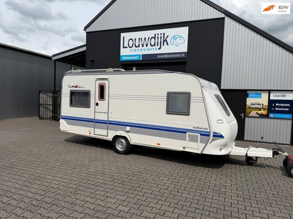 HOBBY Excellent 495 UFE ’05 (Mover, Fransbed), Rondzit, Bedrijf, 6 tot 7 meter, 1000 - 1250 kg