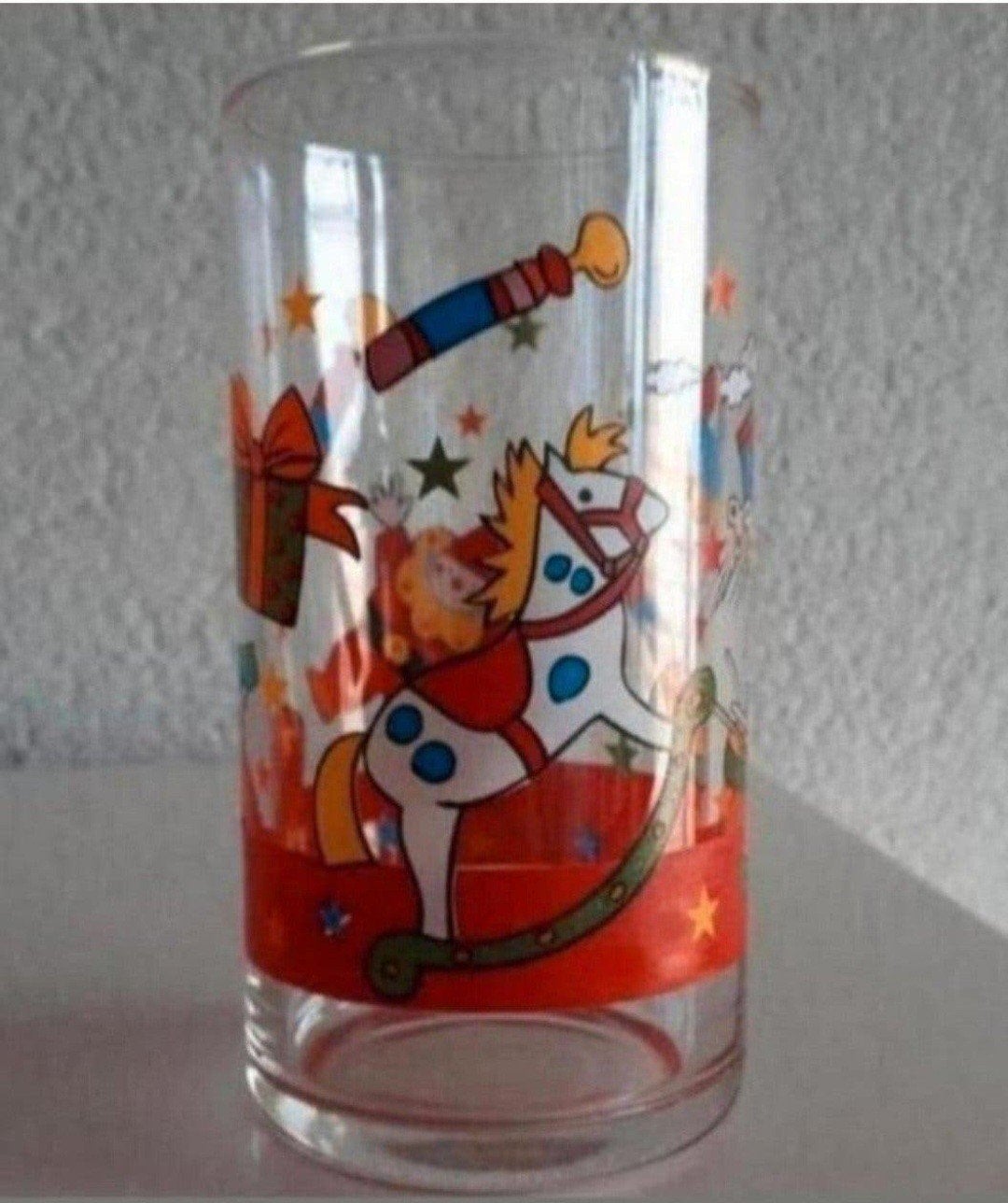 Vintage kinderglas met speelgoedopdruk, Ophalen of Verzenden