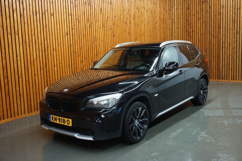 Bmw X1 Xdrive 18D BUSINESS/ NAVI/ LEER/ APK 3-2026, Auto's, X1, Euro 5, Zwart, Hatchback