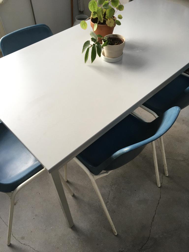 kantoortafel of hobbytafel met 4 stoelen, Huis en Inrichting, Bureaus, Ophalen, Gebruikt