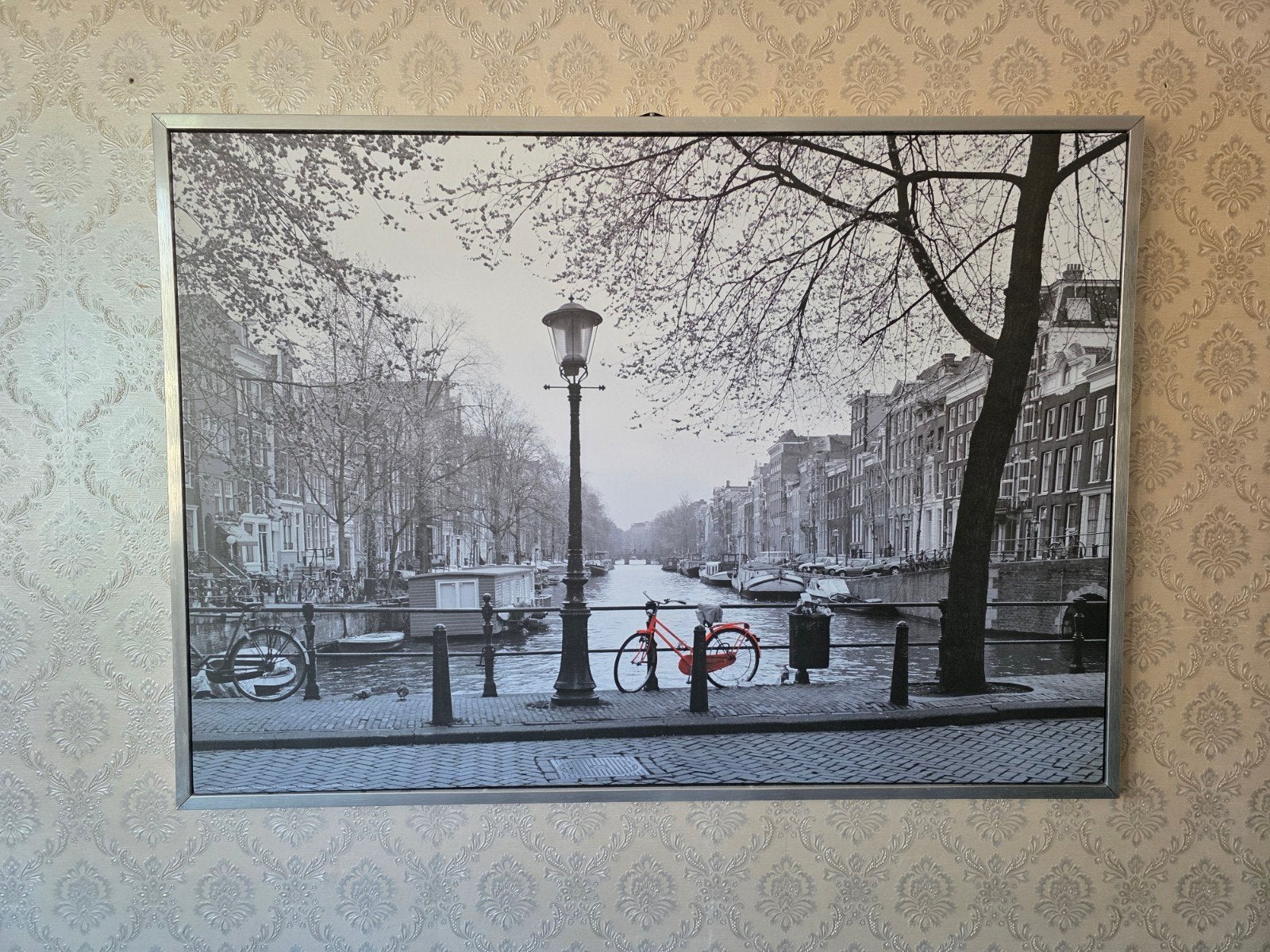IKEA Rode Fiets Amsterdam 140x100 cm Aluminium Lijst, Huis en Inrichting, Woonaccessoires | Schilderijen, Tekeningen en Foto's