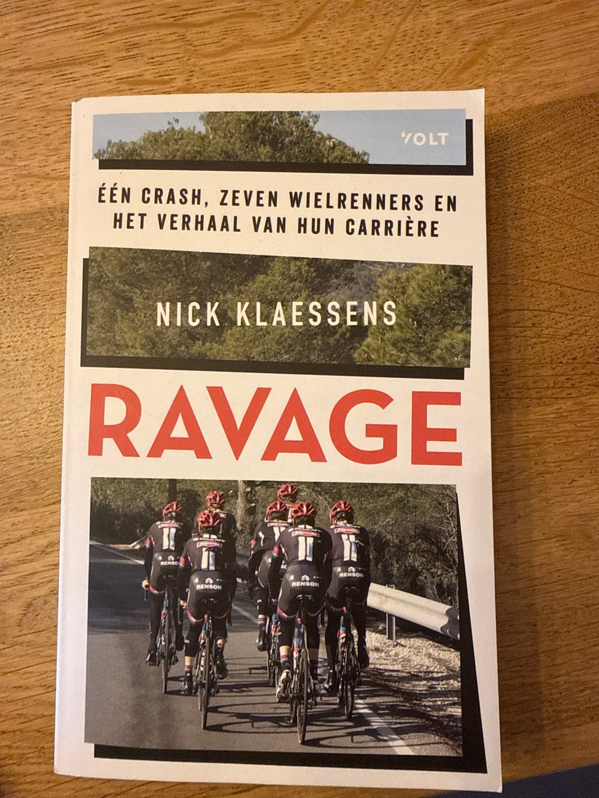 Ravage: Eén crash, zeven wielrenners - Nick Klaessens, Ophalen of Verzenden, Zo goed als nieuw, Lopen en Fietsen