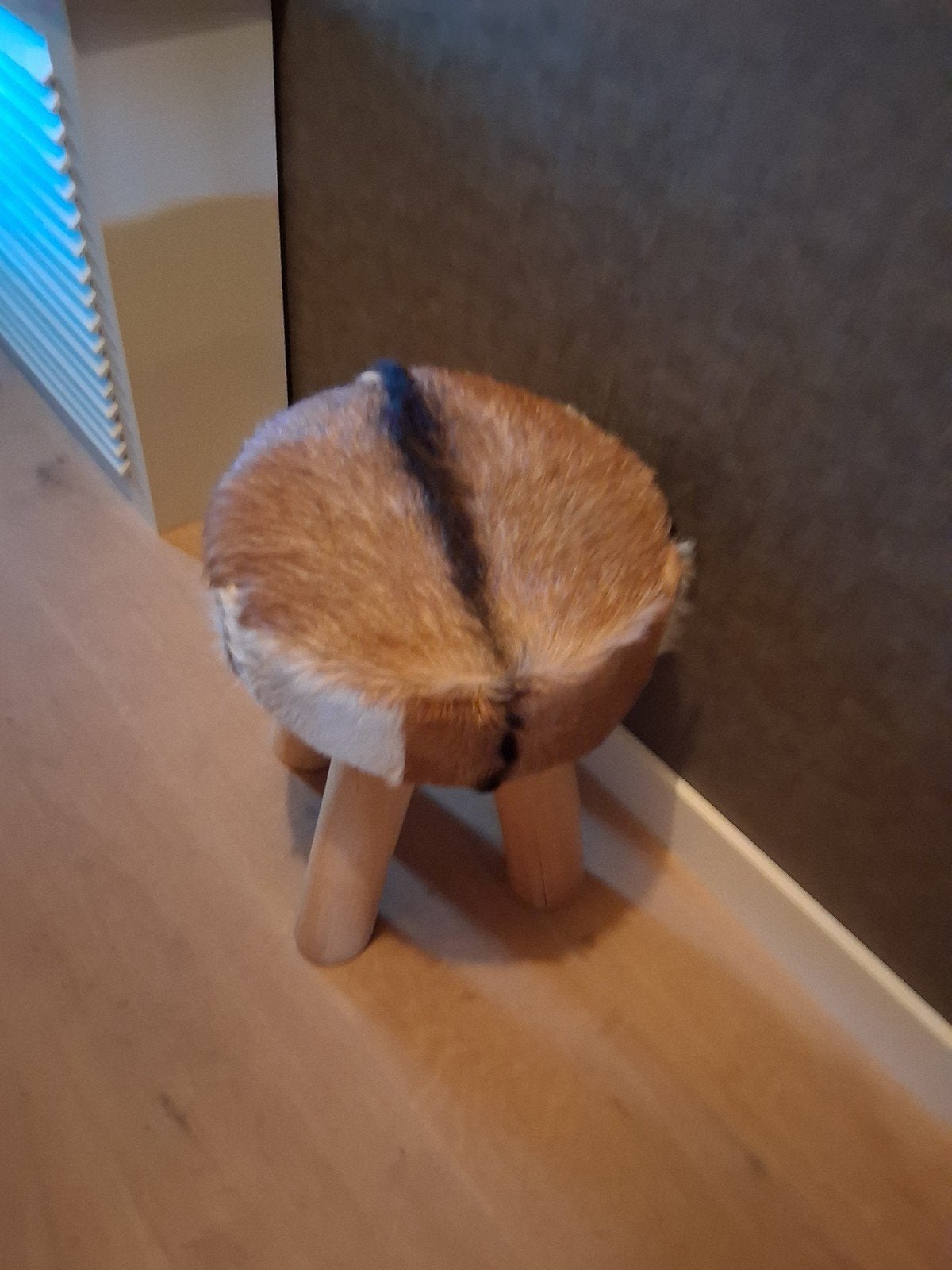kruk met vacht "landelijk sober", Huis en Inrichting, Ophalen, Zo goed als nieuw, Hout