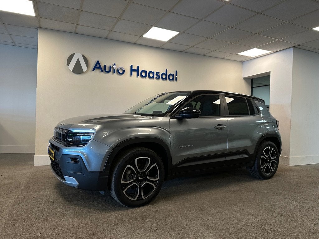 Jeep Avenger Altitude 54 kWh|TREKHAAK|1E EIGENAAR|VEEL OPTIE, Auto's, Jeep, Stof, Gebruikt, Zwart, 156 pk