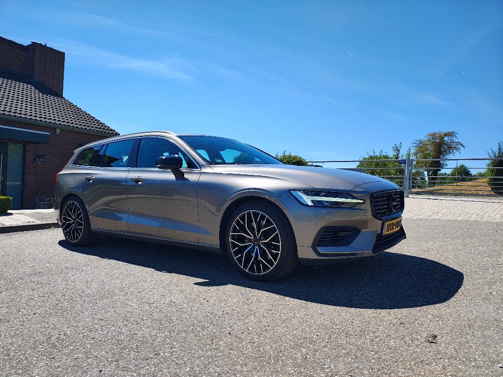 Volvo V60 T8 Twin Engine 390pk AWD panodak trekhaak m2020, Automaat, Vierwielaandrijving, 750 kg, 50 km/l
