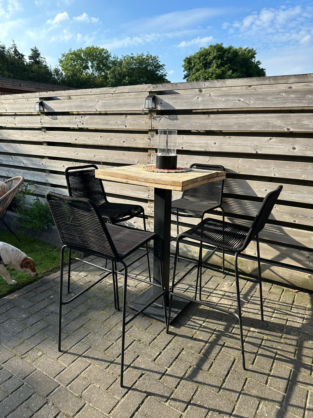 Hoge bartafel met 4 (stapelbare) barkrukken/stoelen, Ophalen of Verzenden, Zo goed als nieuw, Overige materialen
