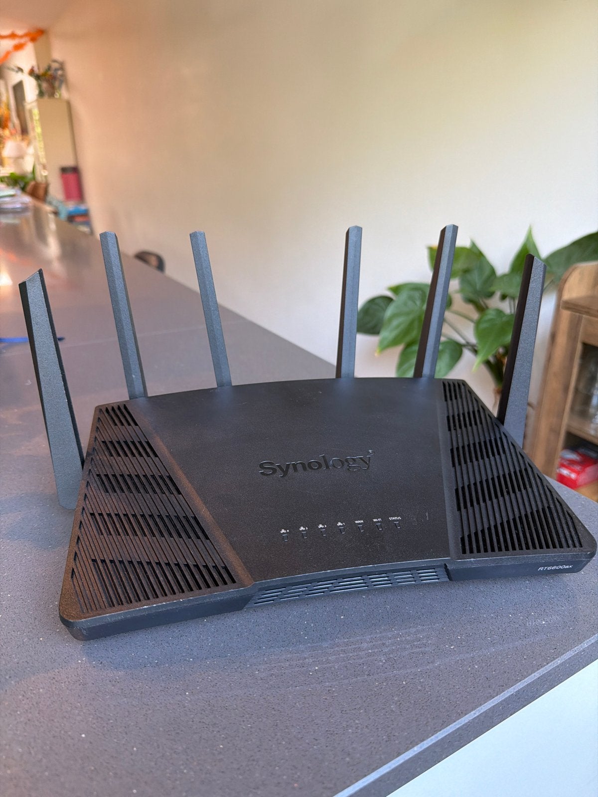 Synology RT6600ax Wi-Fi 6 Router, Ophalen of Verzenden, Zo goed als nieuw, Router met modem