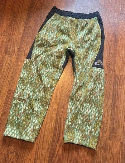 Stussy Mountain Hardwear fleece pants camo outdoor hiking M, Verzenden, Nieuw, Kleding