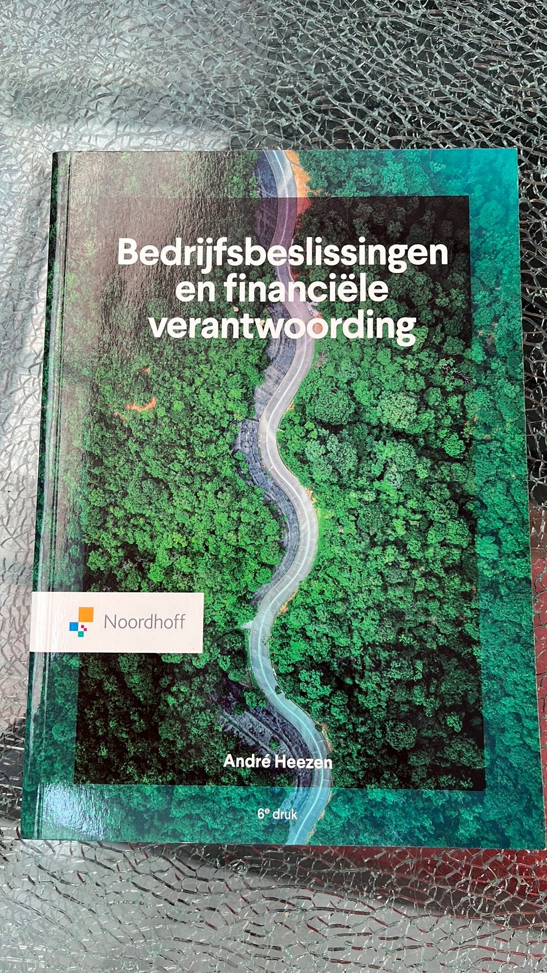Bedrijfdsbeslissingen en financiele verantwoording 6e druk, Boeken, Ophalen of Verzenden, Zo goed als nieuw, Economie en Marketing