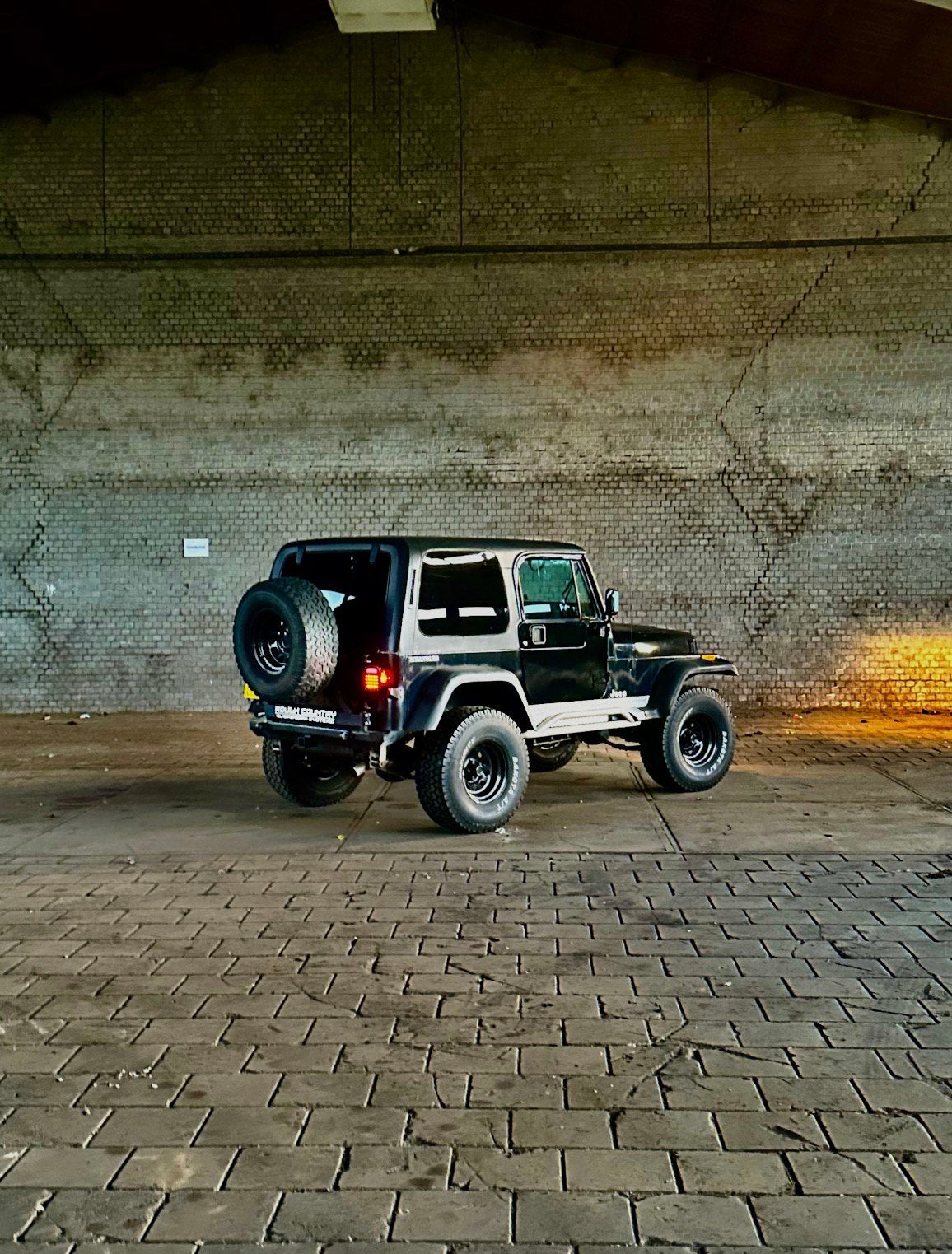 Moet weg!! Jeep Wrangler 4.0 I Limited 4WD E2 1995 Zwart, Auto's, 450 kg, Zwart, Zwart, Origineel Nederlands
