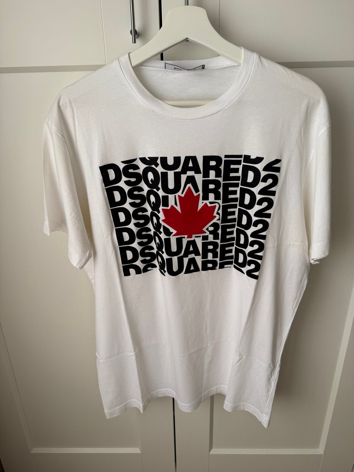 Dsquared2 T-shirt met logo en esdoornblad - Maat L, Ophalen of Verzenden, Zo goed als nieuw, Maat 52/54 (L), Wit