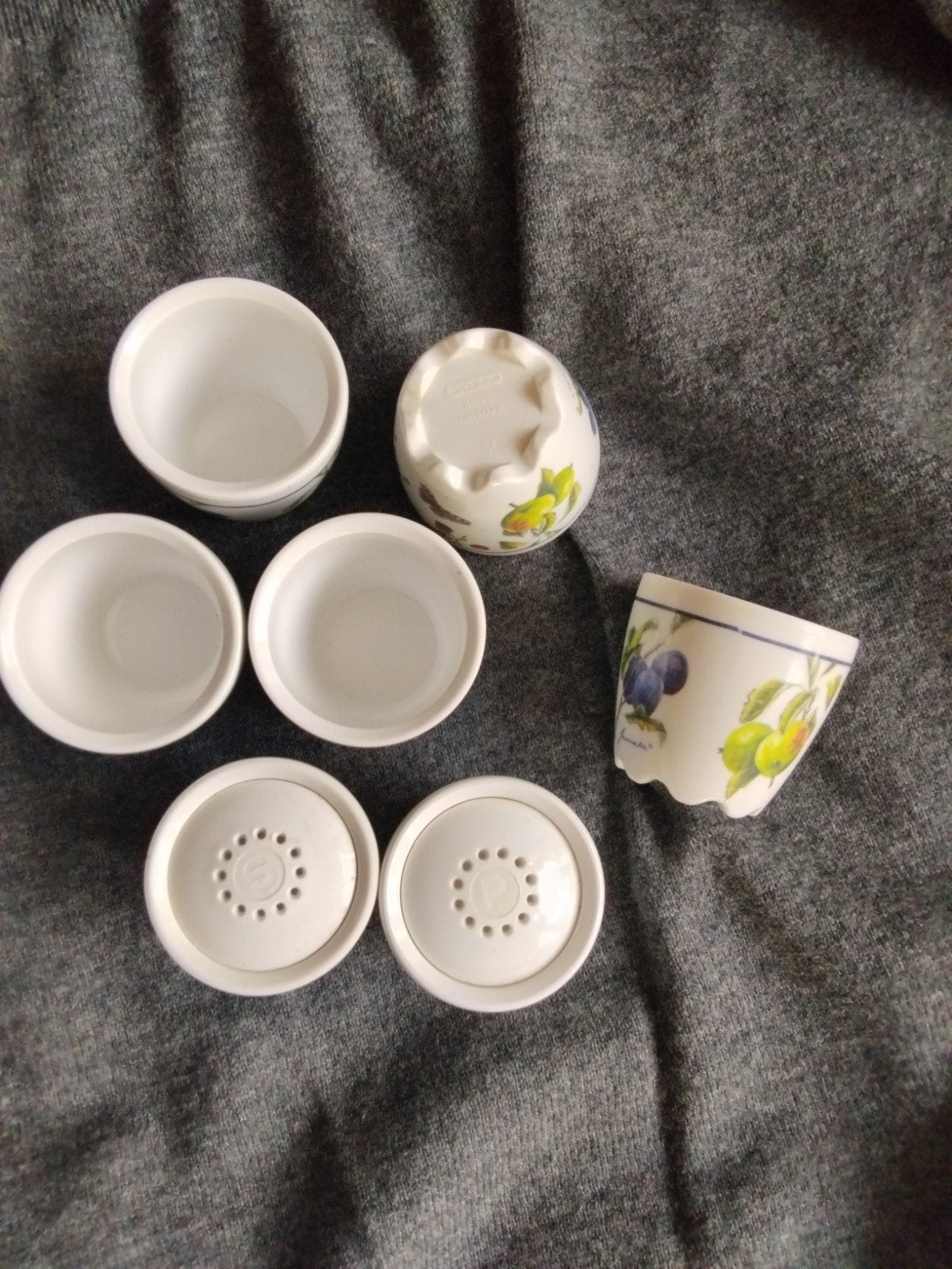 Janneke Brinkman JBS peper en zoutstel en 5 Mepal eierdopjes, Huis en Inrichting, Keuken | Servies, Kunststof, Verzenden, Mepal