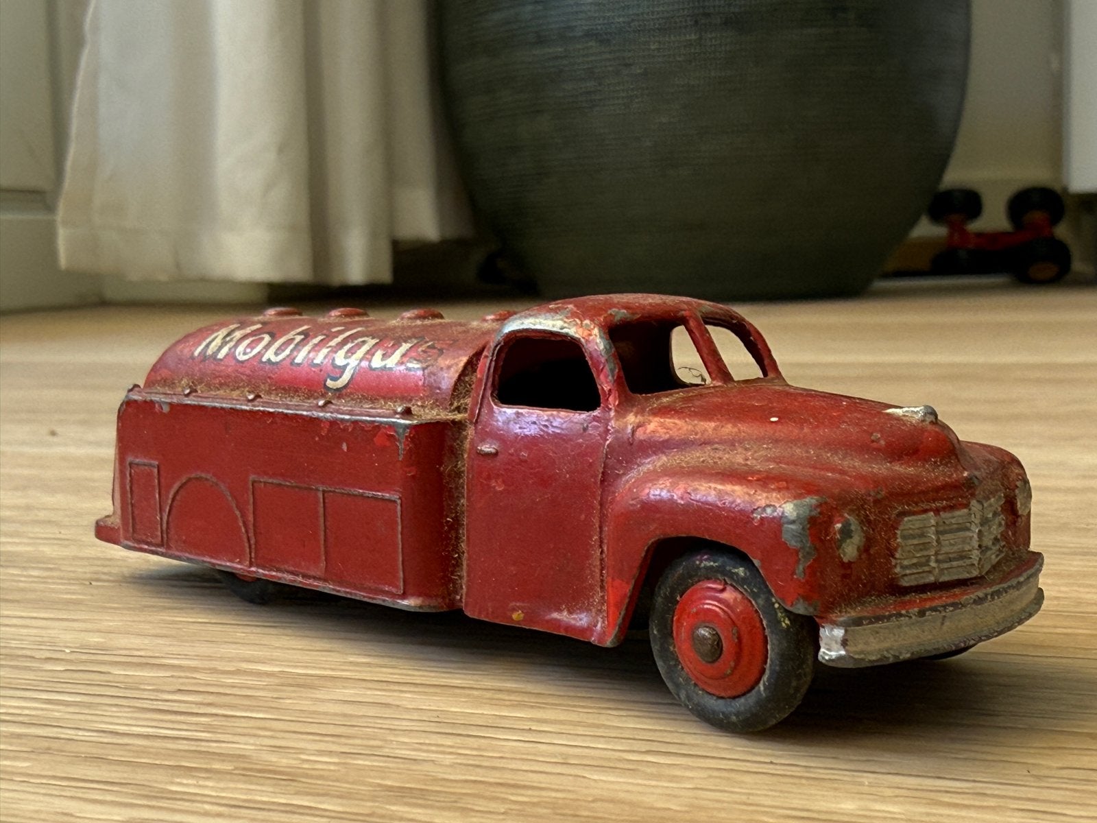 Vintage Dinky Toys Mobilgas Tankwagen - Made in England, Ophalen of Verzenden, Gebruikt