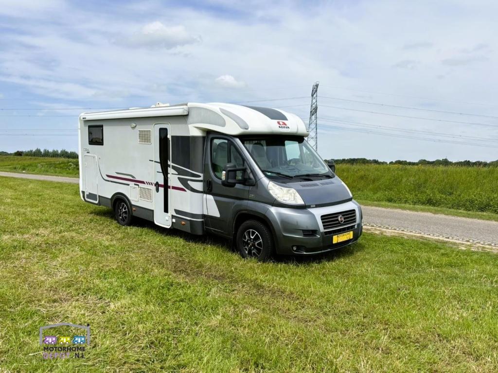 Adria Coral S 670 SL | 2011 | Lengte bedden | Org. NL, Niet ingevuld, Afzuigkap, Ringverwarming, Fiat