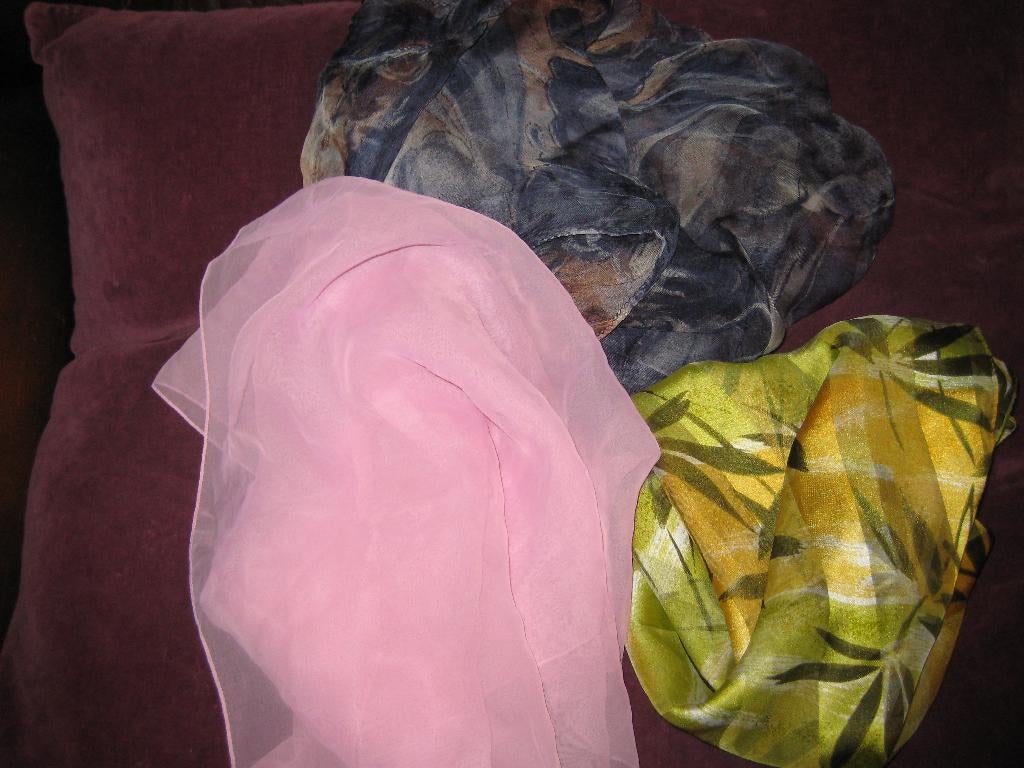 3 doekjes/sjaals, Ophalen of Verzenden, Zo goed als nieuw, Maat 46/48 (XL) of groter, Sjaal