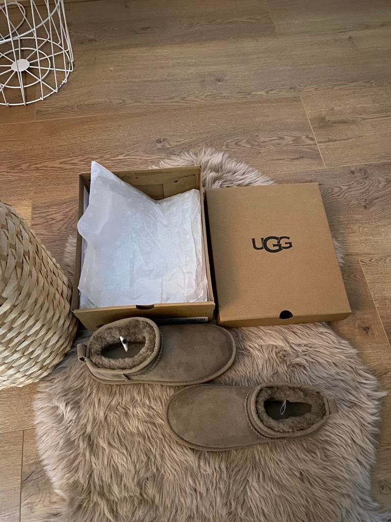 Ugg schoenen!, Ophalen of Verzenden, Zo goed als nieuw, Zwart, Sneakers of Gympen