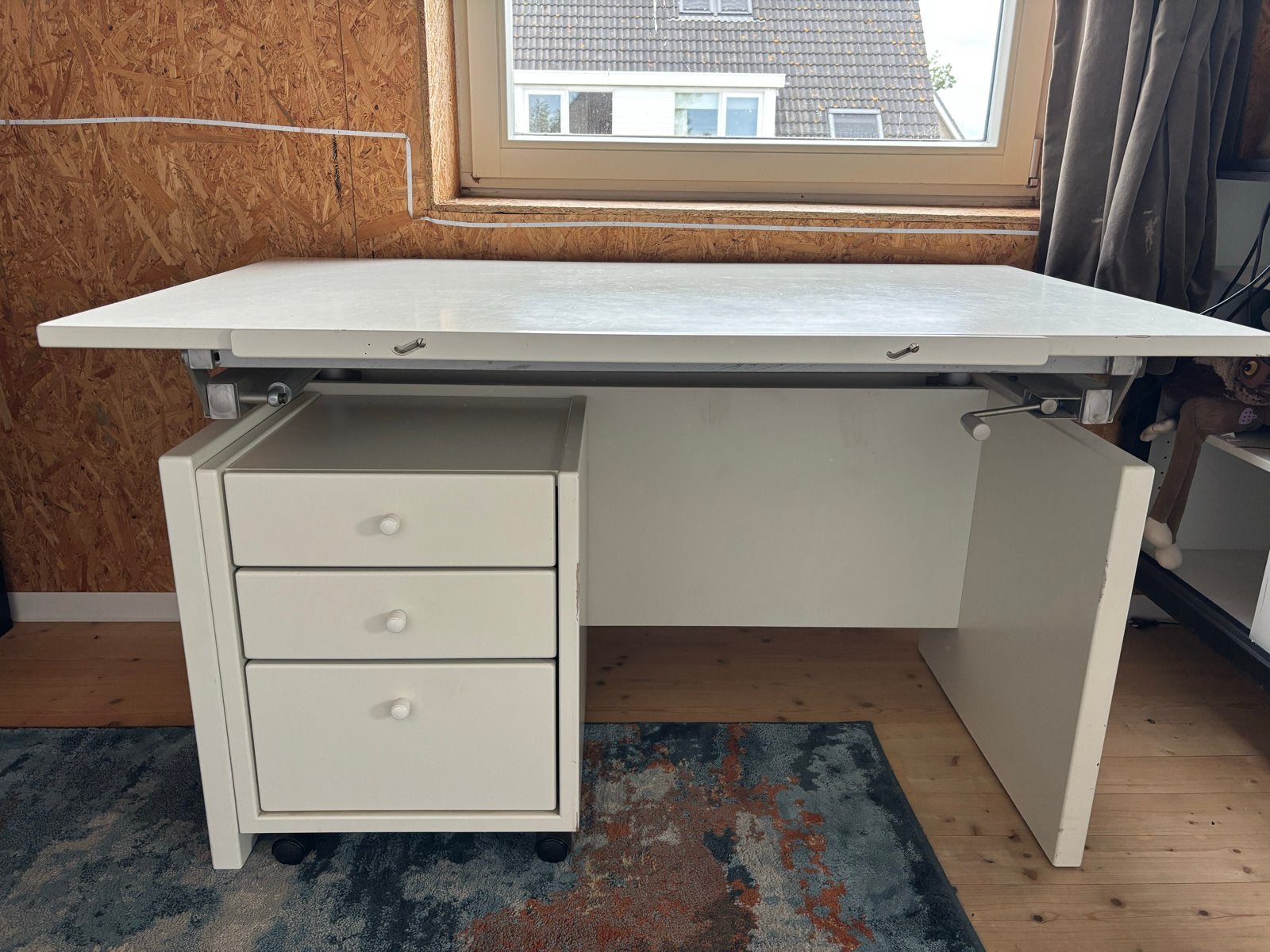 In hoogte verstelbaar bureau, 130x75 cm, kantelbaar blad, Ophalen, Overige typen, Gebruikt, In hoogte verstelbaar