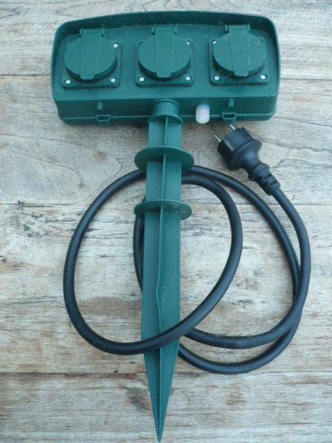 König EC-GS02 3-vaks buiten stekkerdoos incl. 1,5 mtr. kabel, Ophalen of Verzenden, Zo goed als nieuw, Kabel of Snoer