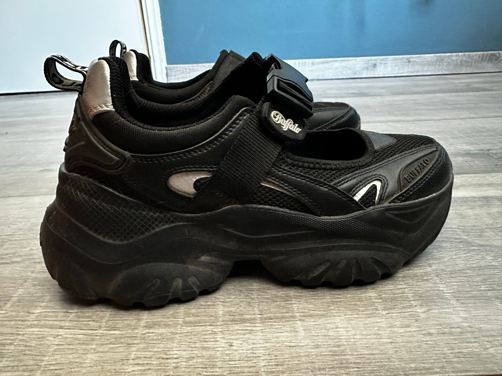 Buffalo schoenen maat 38, sneaker sandaal sportief, gespje, Ophalen of Verzenden, Gedragen, Zwart, Sneakers of Gympen