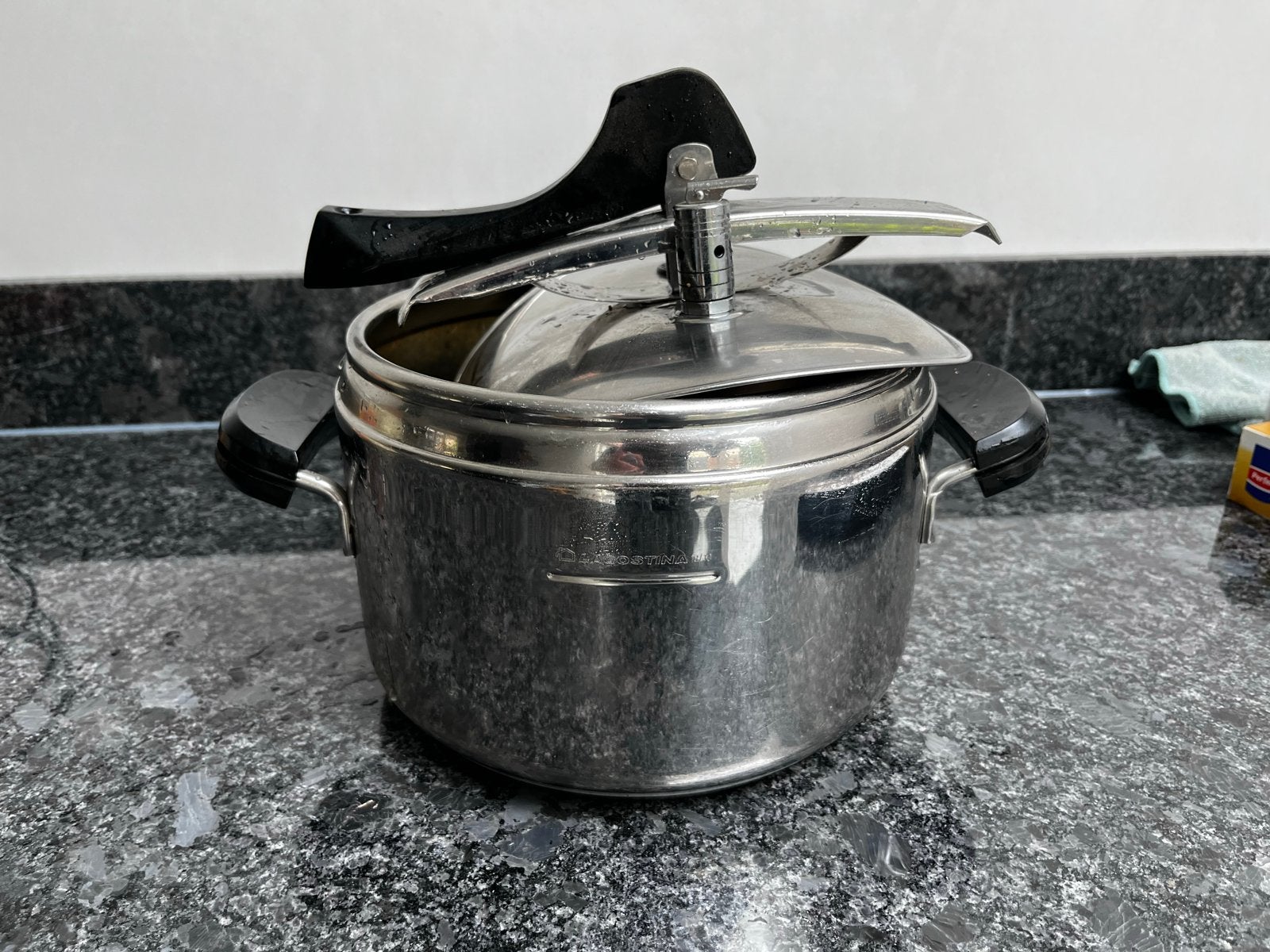 Gebruikte Snelkookpan 22 cm Lagostina, Ophalen of Verzenden, Gebruikt, Rvs, Snelkookpan