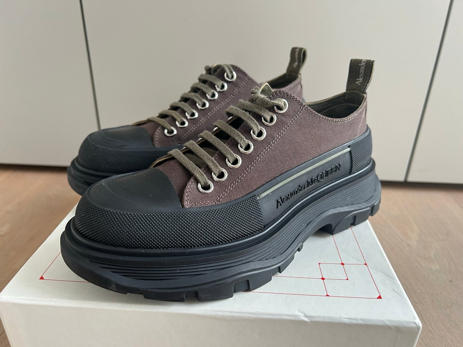 Alexander McQueen Tread Slick Sneakers Maat 39, Ophalen of Verzenden, Zo goed als nieuw, Bruin