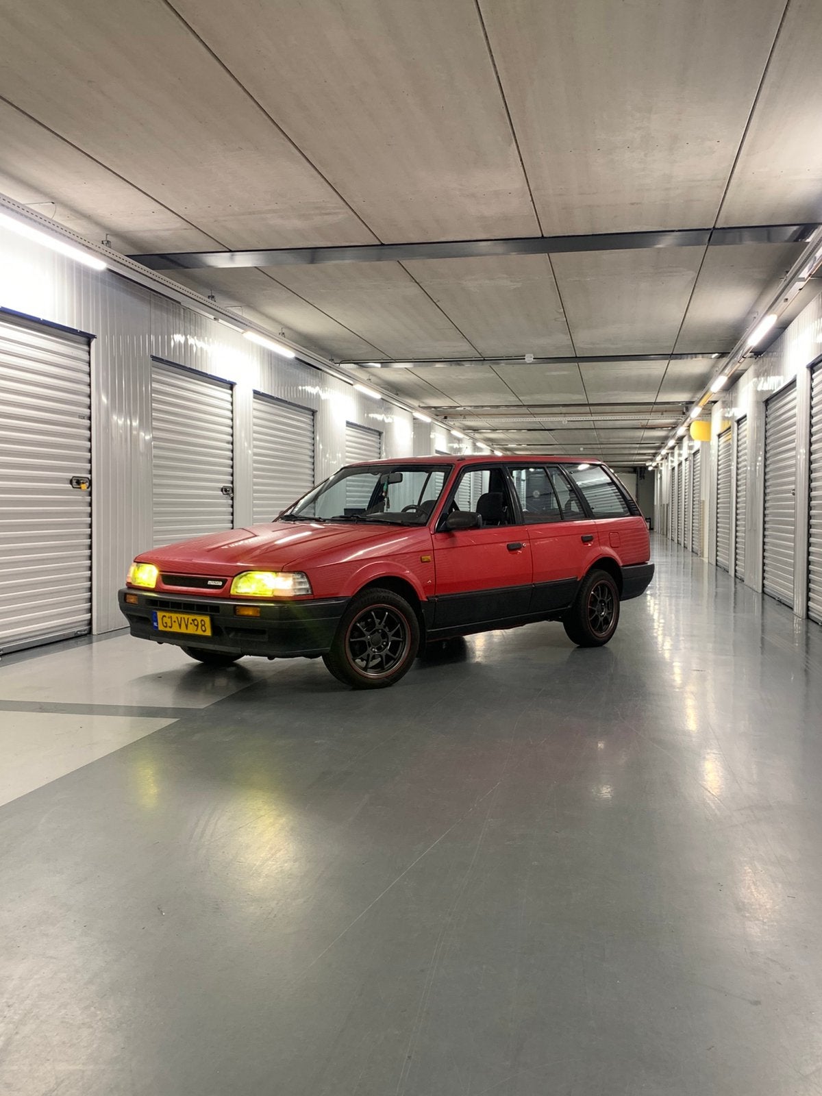 Mazda 323 1.6 I EST LX U9 1993 Rood, Auto's, Voorwielaandrijving, 980 kg, 4 cilinders, 400 kg