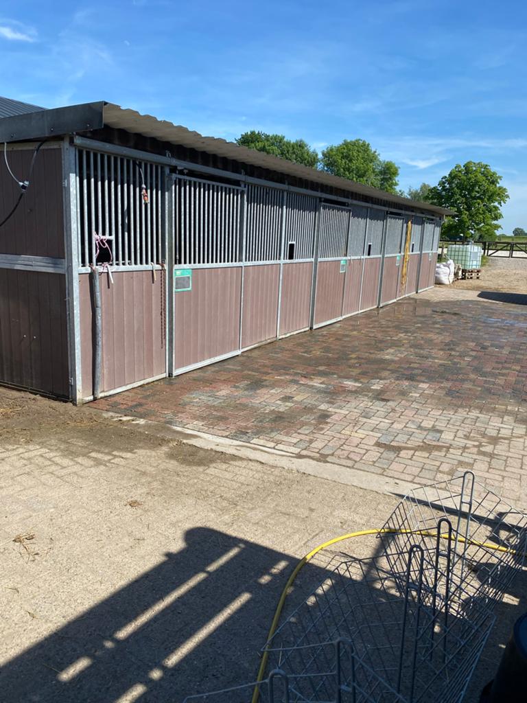 Paardenboxen, buitenstallen, paardenstallen, stallen., Dieren en Toebehoren, Stalling en Weidegang