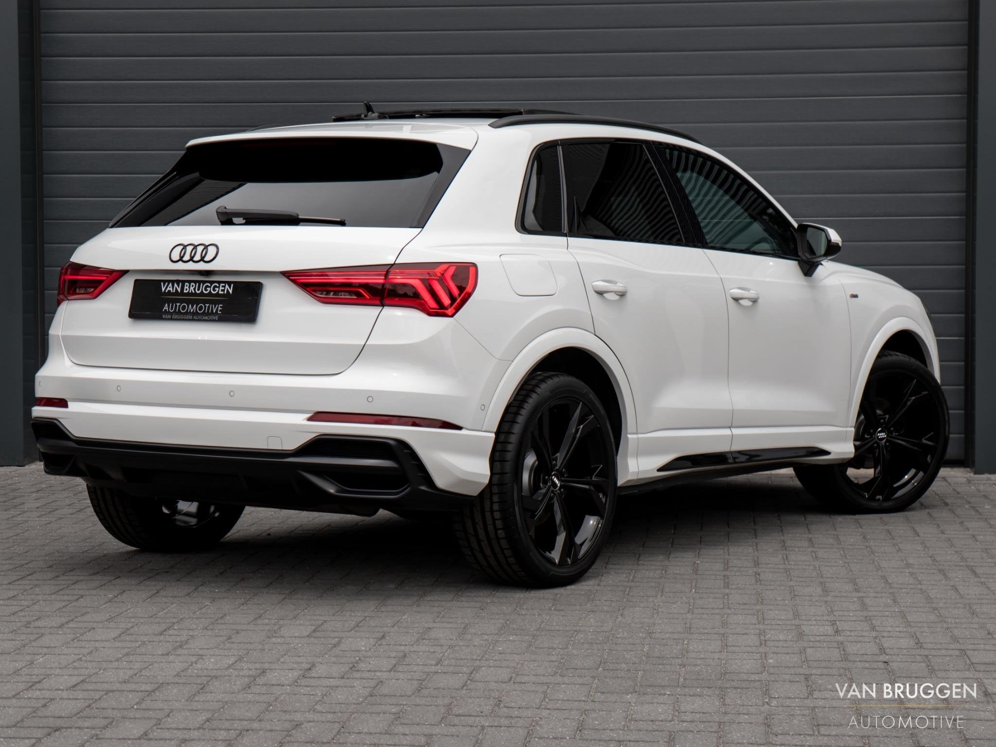 Audi Q3 35 TFSI S-Line Pano Sfeer Camera E-Stoel BTW, 15 km/l, 4 cilinders, 150 pk, 1505 kg