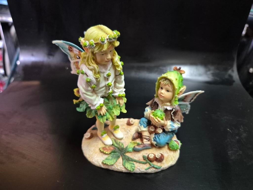 Fantasy Beeldje: Elfje en Jongen met Kastanjes, Ophalen of Verzenden