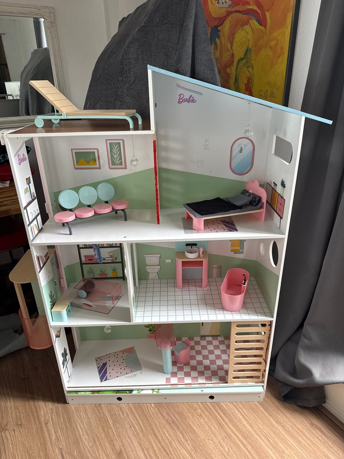 Groot houten poppenhuis met lift (Barbie), Kinderen en Baby's, Ophalen, Gebruikt, Poppenhuis