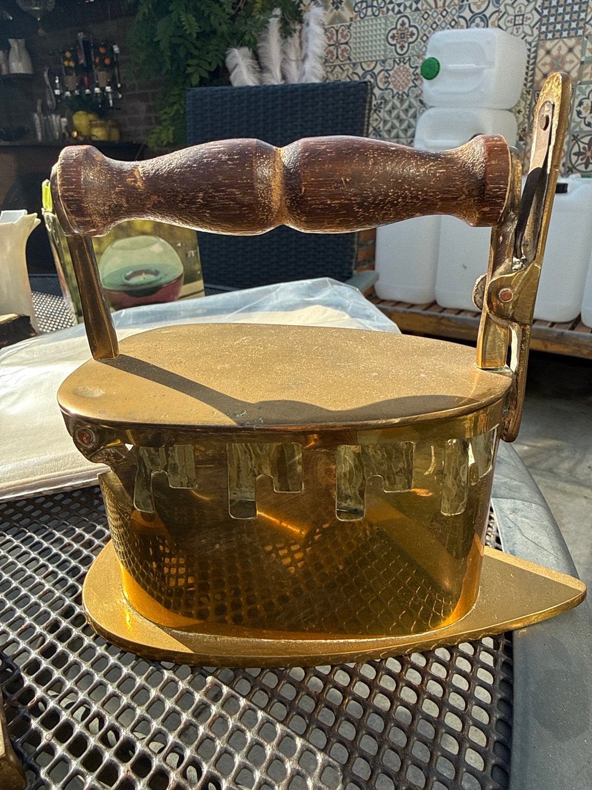 Antiek messing strijkijzer met houten handvat, Ophalen of Verzenden