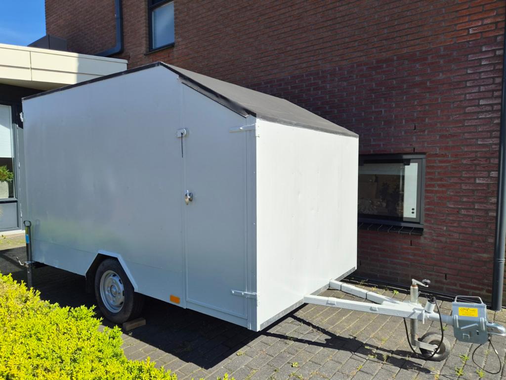 Gesloten aanhangwagen ingericht voor de kart, Auto diversen, Aanhangers en Bagagewagens, Ophalen, Gebruikt
