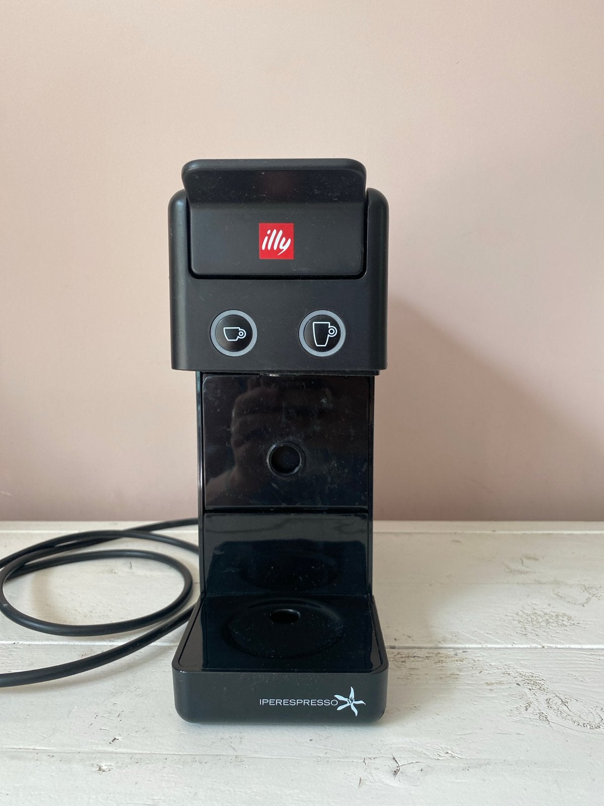 Illy Iperespresso koffiezetapparaat - Zwart, Koffiepads en cups, Espresso apparaat, Ophalen of Verzenden, Zo goed als nieuw