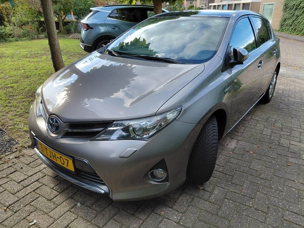 Toyota Auris 1.8 Hybrid 73KW 5D 2014 Bruin, Stof, Bruin, 360° camera, Origineel Nederlands