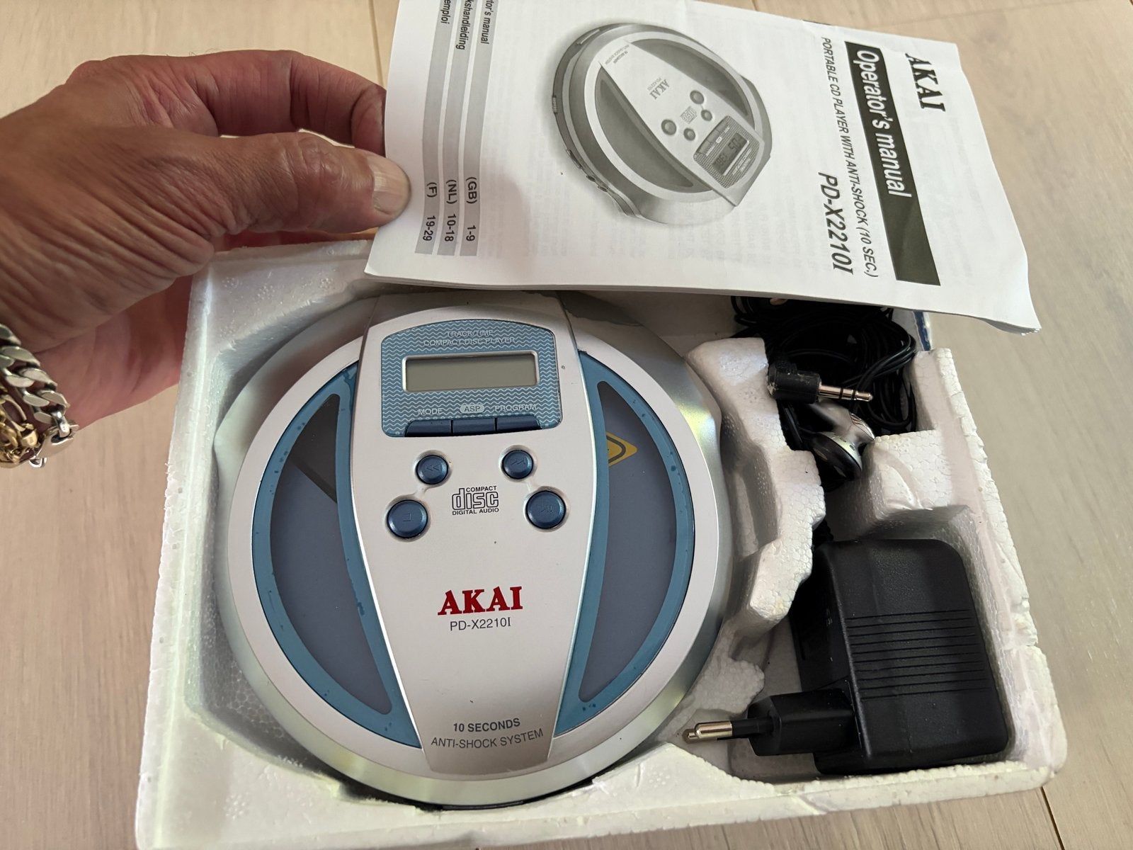 Akai PD-X2210I Draagbare CD-speler met anti-shock, Ophalen, Zo goed als nieuw, Overige merken, Draagbaar